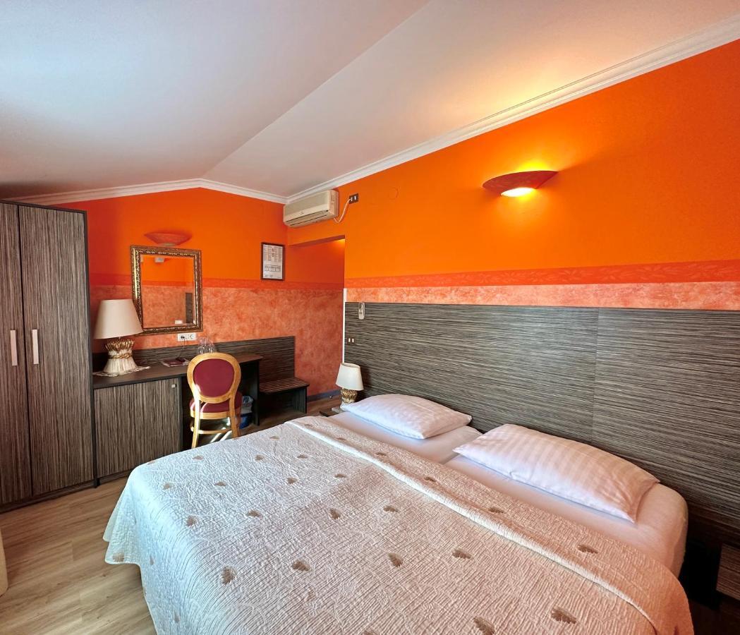 Hotel Grahor Depandance Сезана Экстерьер фото